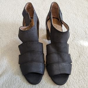 Demin colored sandals with silver studs